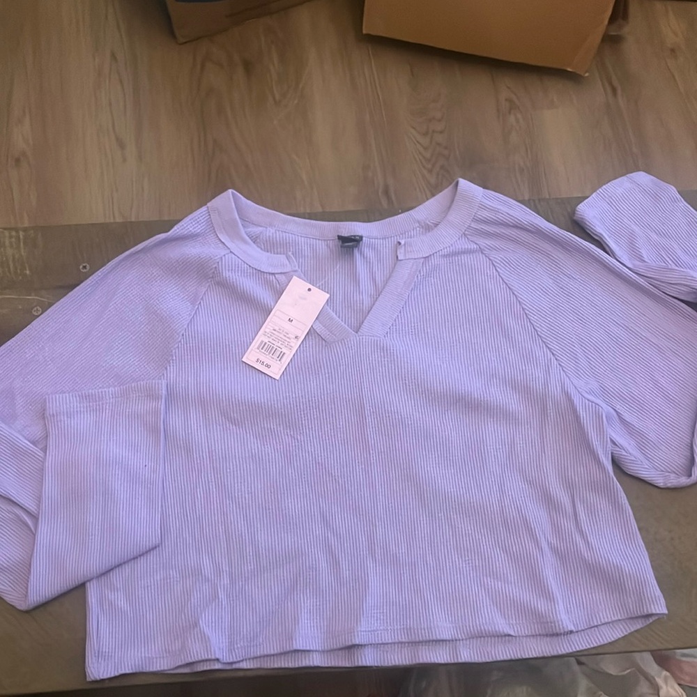 V neck long sleeve crop top